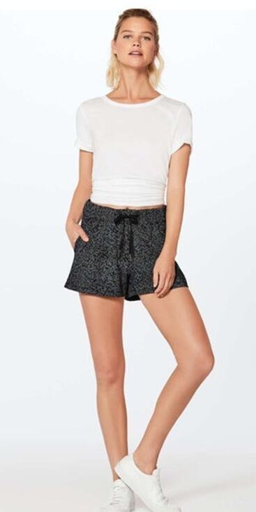 lululemon athletica Pants - NWOT Womens Lululemon On The Fly Short (2.5") Size 4